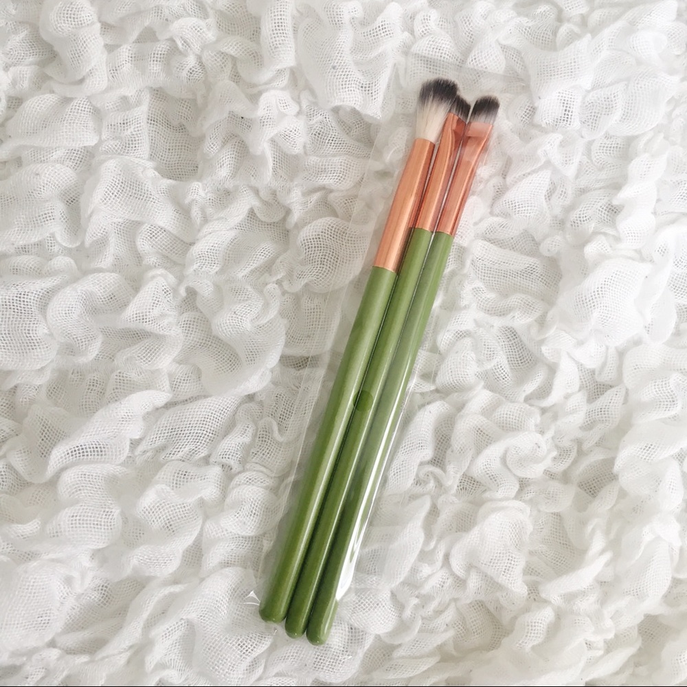 NEW makeup tools bundle - Picture 3 of 6